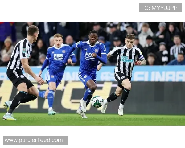 足球明星在比赛中遭遇惊险时刻的震撼瞬间回顾与解析